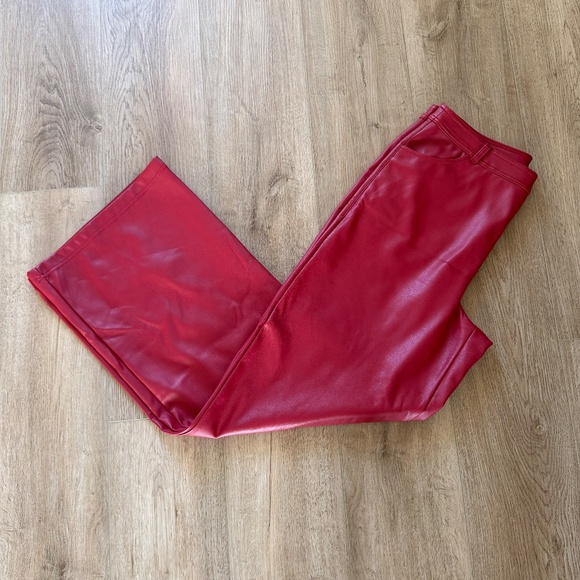 Red Leather Set - Picture 4 of 4